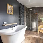 Victorian Retreat, Sleeps 8, Dog Friendly Holiday home Saltburn-by-the-Sea