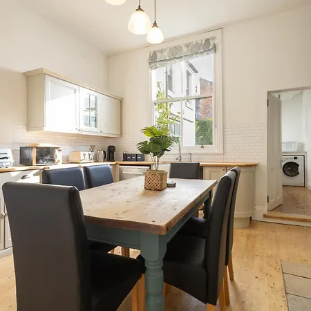 Holiday home Victorian Retreat, Sleeps 8, Dog Friendly Saltburn-by-the-Sea