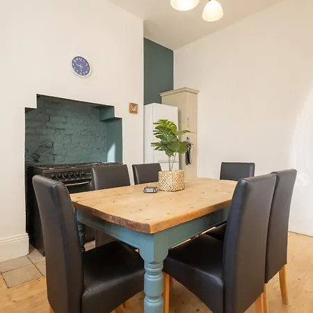 Holiday home Victorian Retreat, Sleeps 8, Dog Friendly